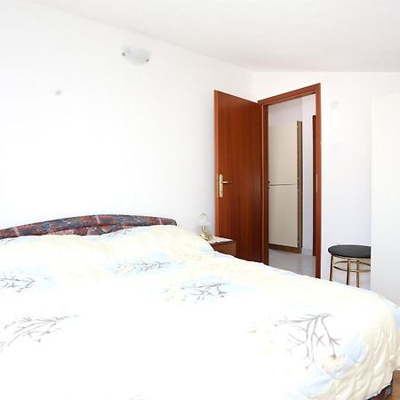 Family Friendly Seaside Apartments Razanj, Rogoznica - 10373 Chambre photo